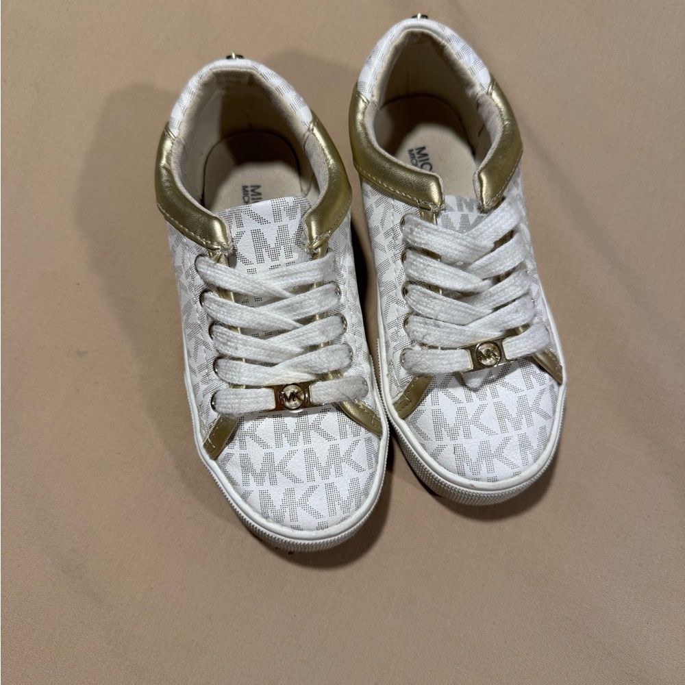 Michael Kors Kids Sneakers in White and Gold